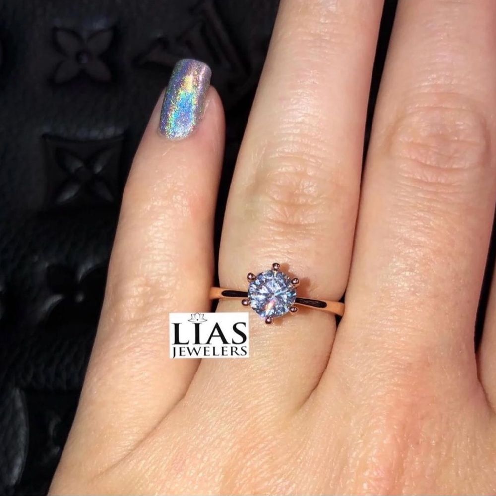New 18 k rose gold engagement ring